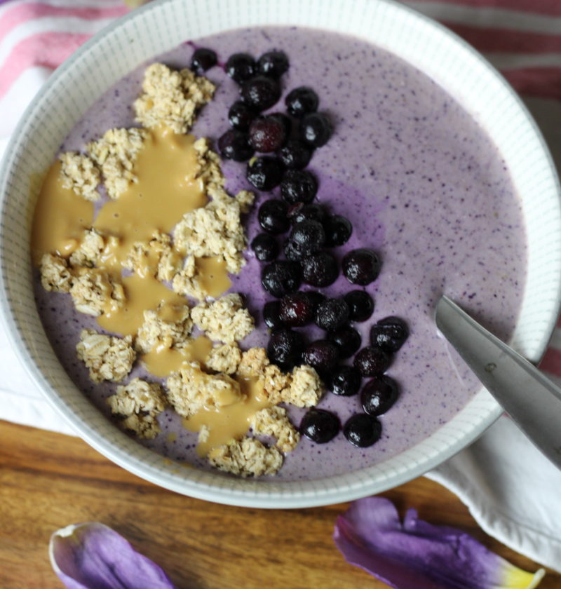 Heidelbeer-Smoothie-Bowl