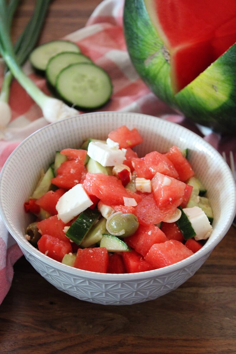 Wassermelonensalat mit Oliven und Feta