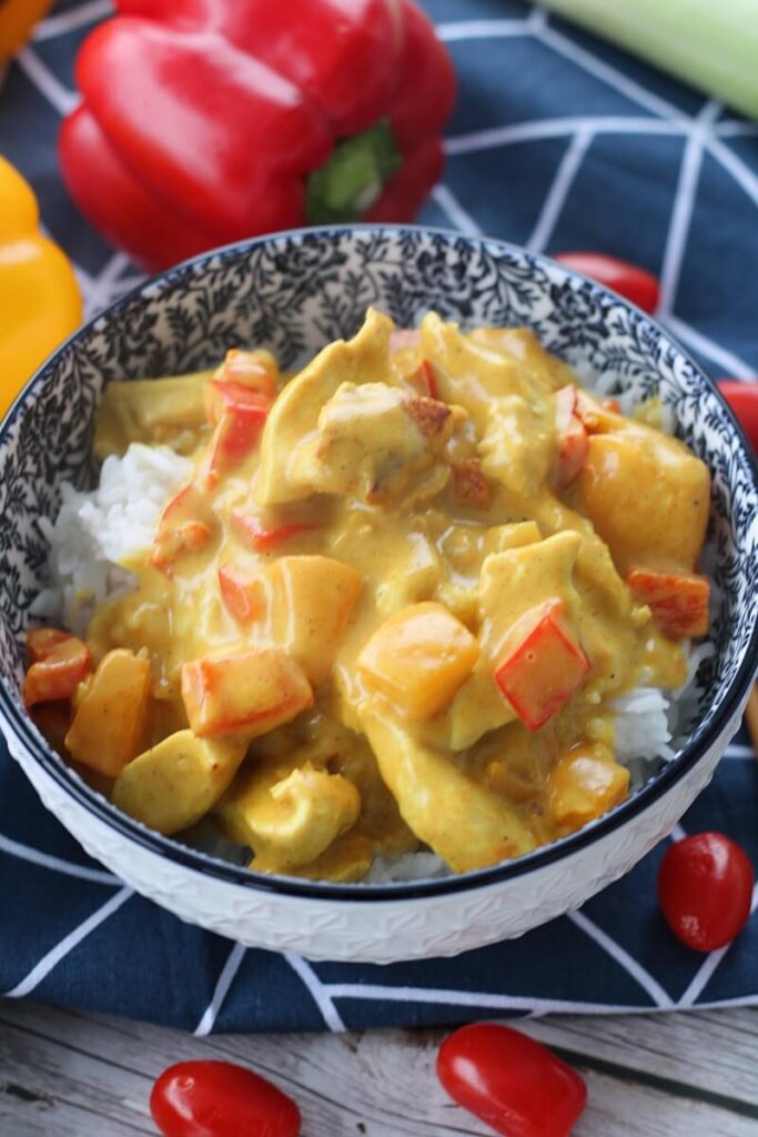 Hähnchen-Curry mit Pfirsich und Paprika