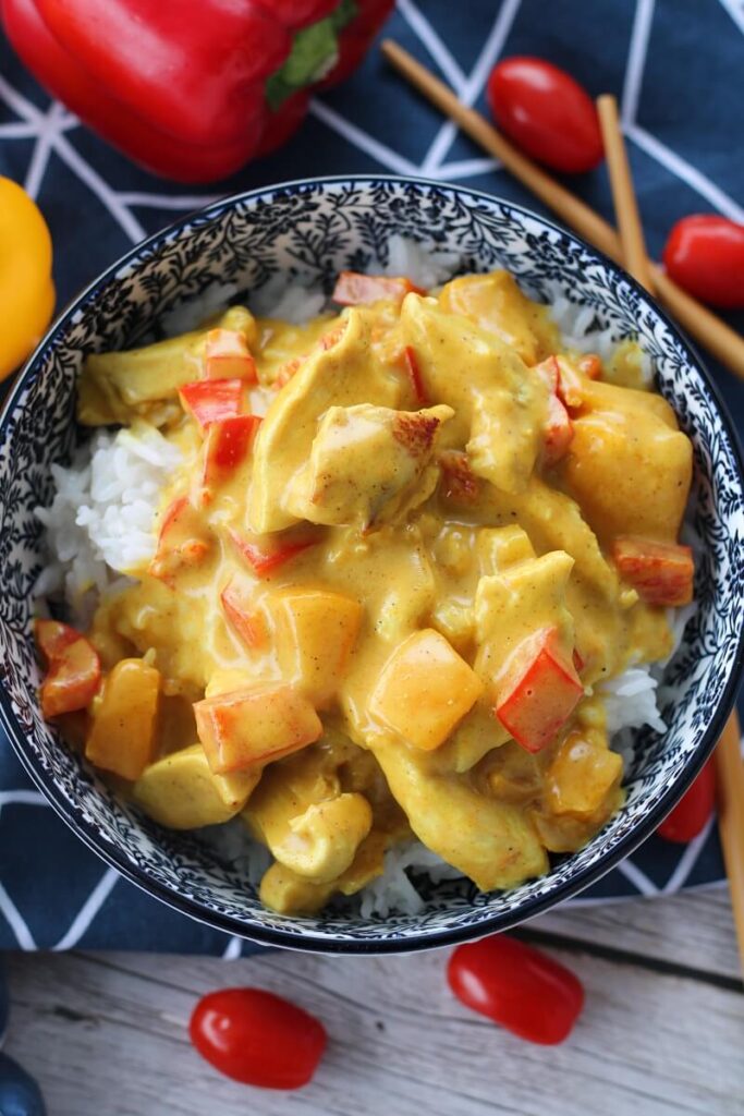 Hähnchen-Curry mit Pfirsich und Paprika