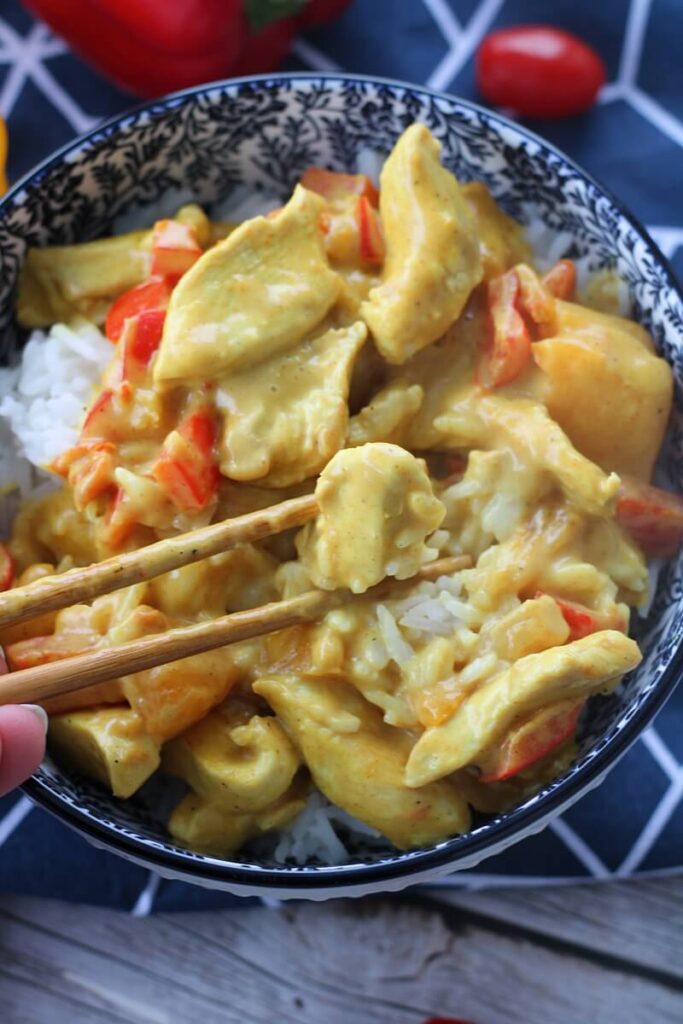 Hähnchen-Curry mit Pfirsich und Paprika