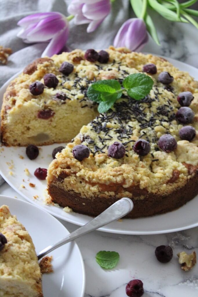 Birnen-Kirsch-Streuselkuchen