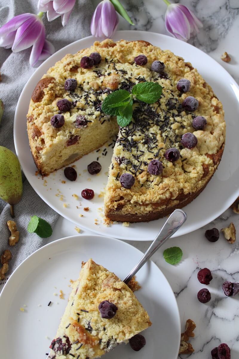 Birnen-Kirsch-Streuselkuchen